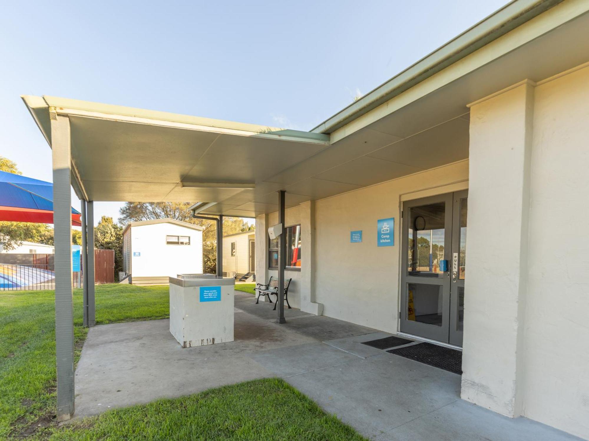 Nrma Warrnambool Riverside Holiday Park 외부 사진